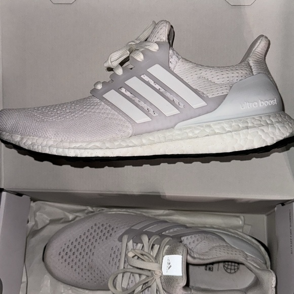 Adidas Ultra Boost - Picture 2 of 4